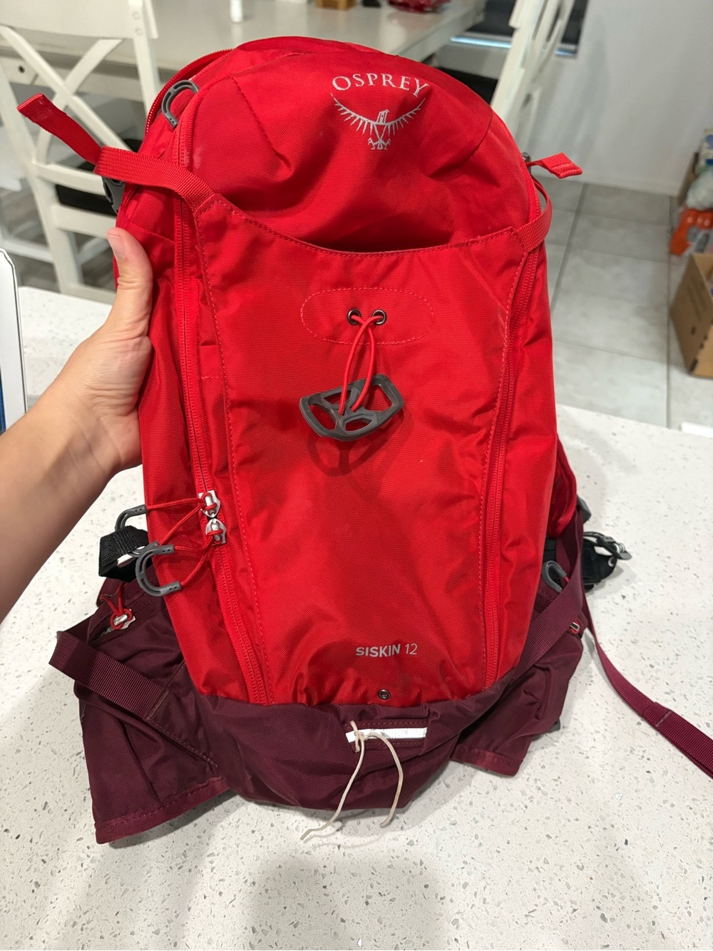 OSPREY Siskin 12 Red with Maroon Base Daypack